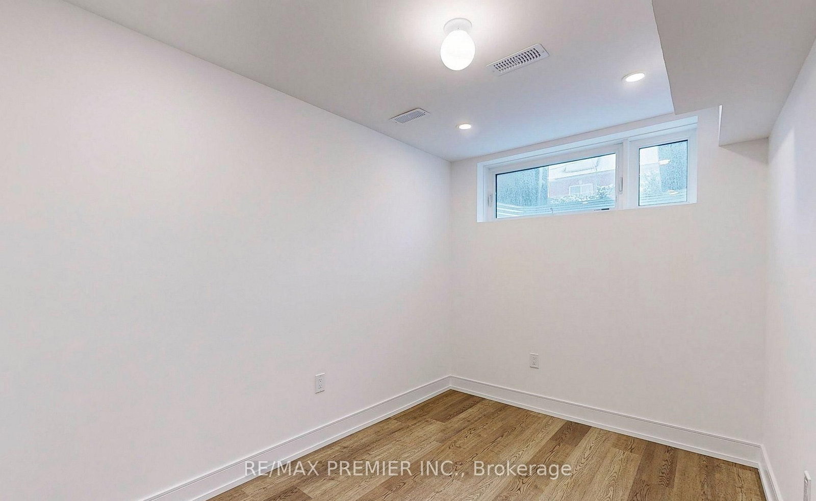 208 McRoberts Avenue W, Unit Lower - Photo 13