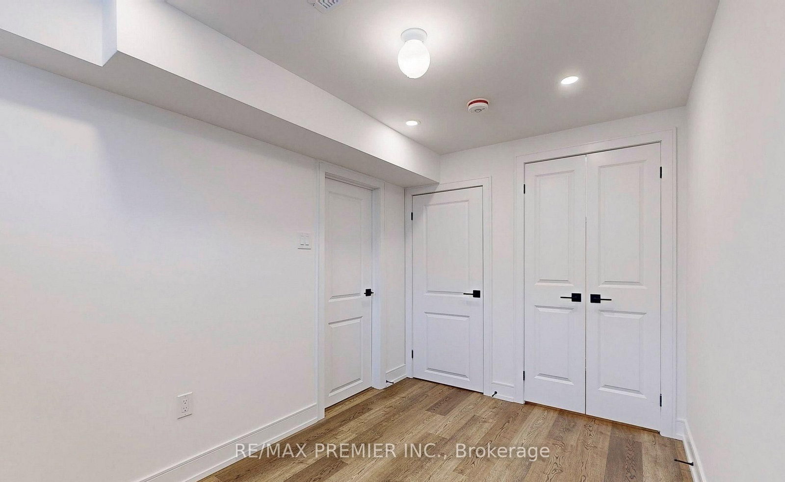 208 McRoberts Avenue W, Unit Lower - Photo 14