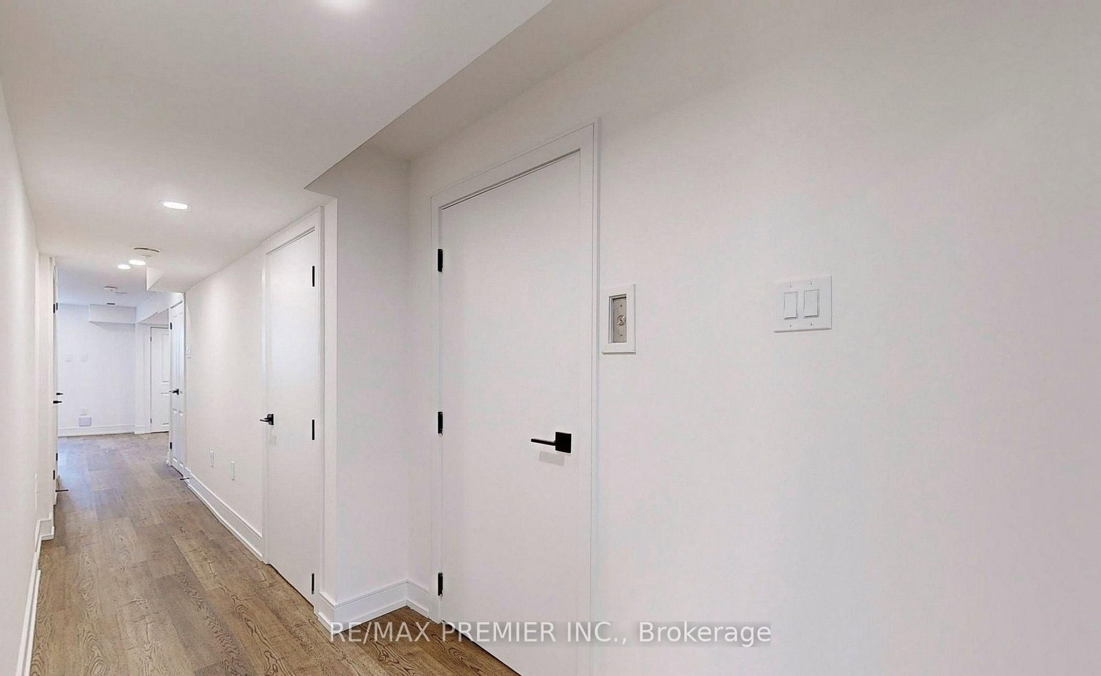 208 McRoberts Avenue W, Unit Lower - Photo 15