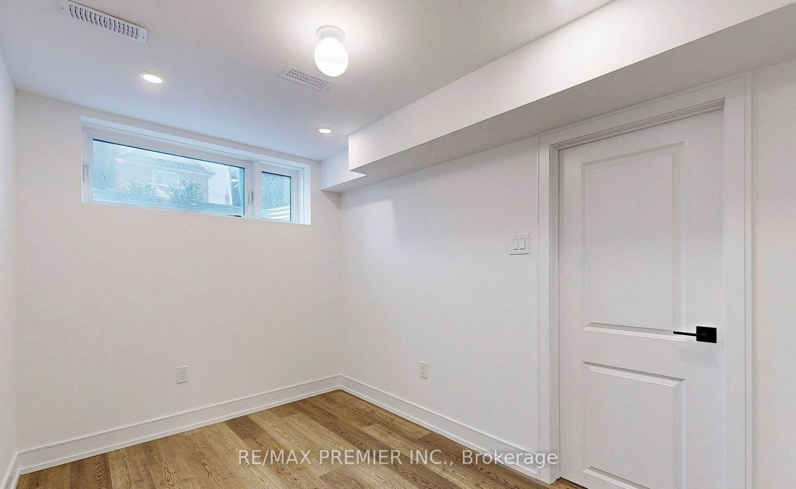 208 McRoberts Avenue W, Unit Lower - Photo 16