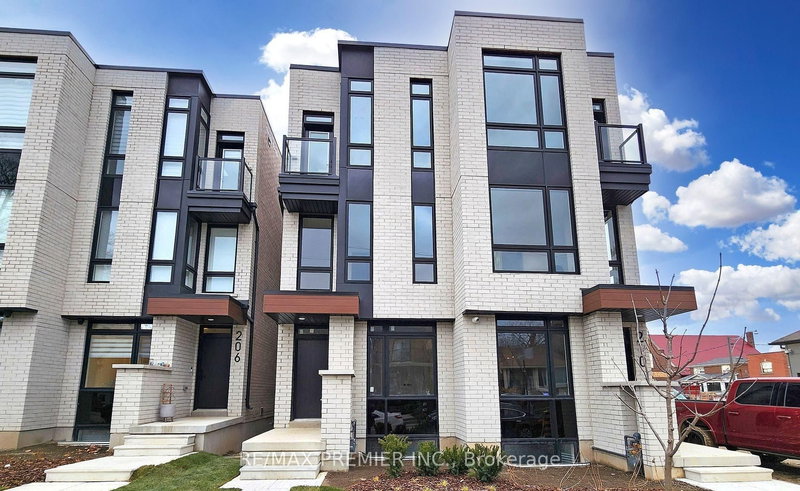 Lower - 208 McRoberts Ave W, Toronto, M6E 4P5 | Image 2