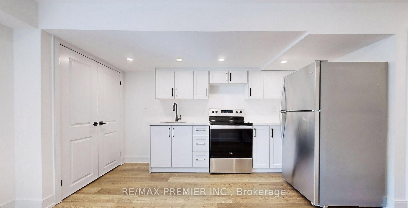 208 McRoberts Avenue W, Unit Lower - Photo 6