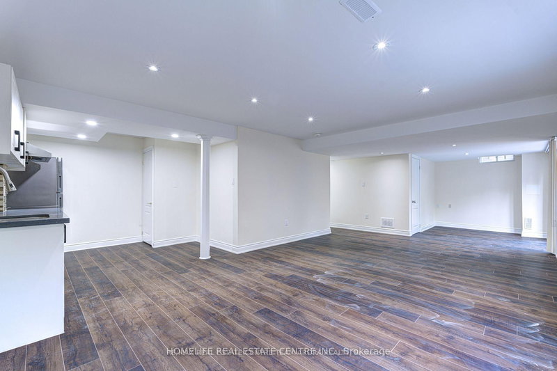 42 Arrowpoint Dr, Brampton, L6Y 0Y8 | Image 3