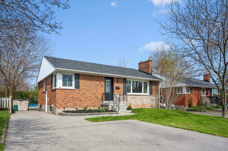 1275 Royal Dr, Burlington, L7P 2G2 | Image 2