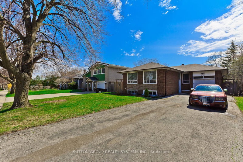 2730 Truscott Dr, Mississauga, L5J 2B7 | Image 2