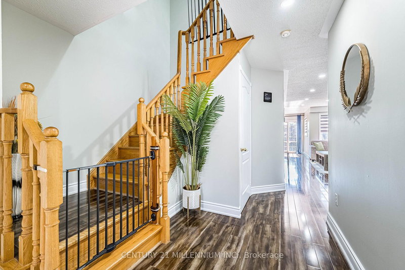 100 Monaco Crt, Brampton, L7A 1X2 | Image 2