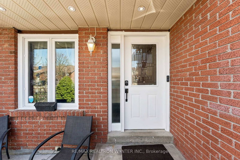 386 Hansen Rd, Brampton, L6V 3P7 | Image 2