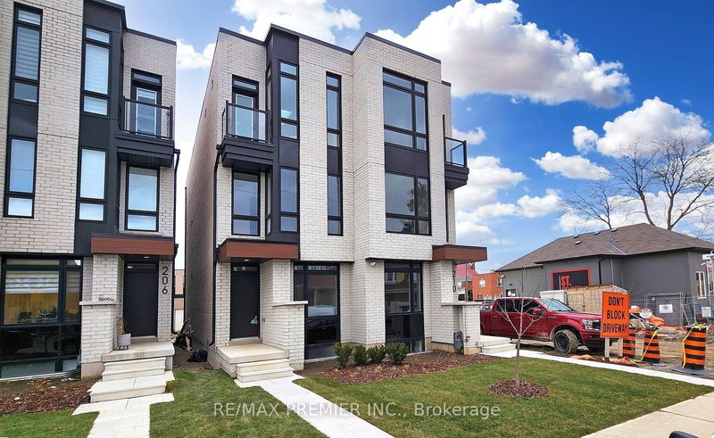 208 Mcroberts Ave, Toronto, M6E 4P5 | Image 2