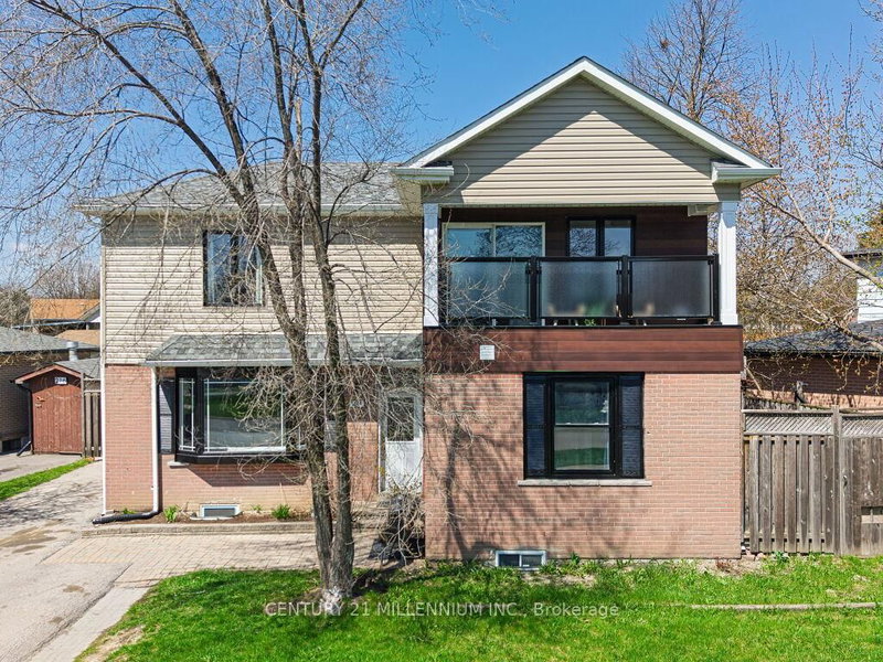 214 Folkstone Cres, Brampton, L6T 3N6 | Image 2