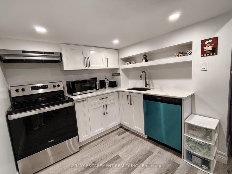 LOWER - 3443 DRUMMOND Rd, Mississauga, L5L 4H3 | Image 2