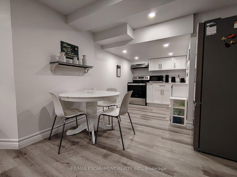 LOWER - 3443 DRUMMOND Rd, Mississauga, L5L 4H3 | Image 3