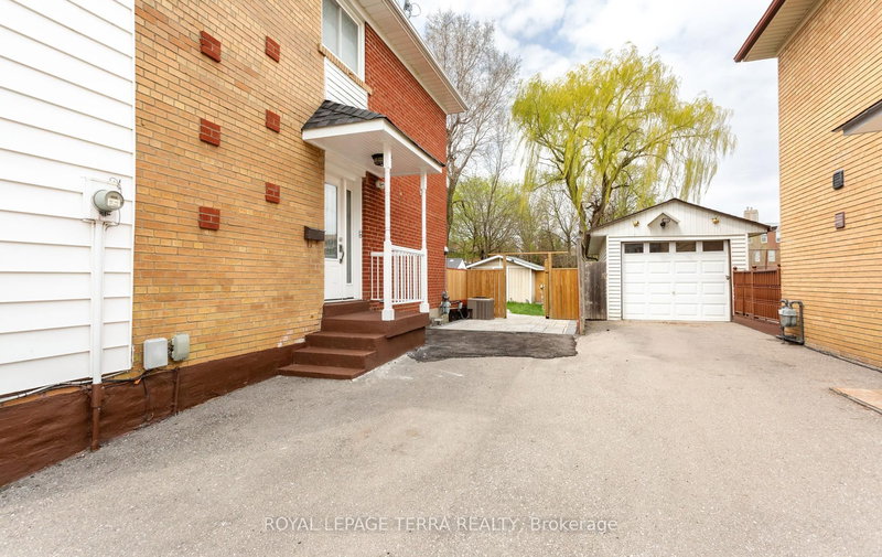 2475 Brookhurst Rd, Mississauga, L5J 1R4 | Image 3