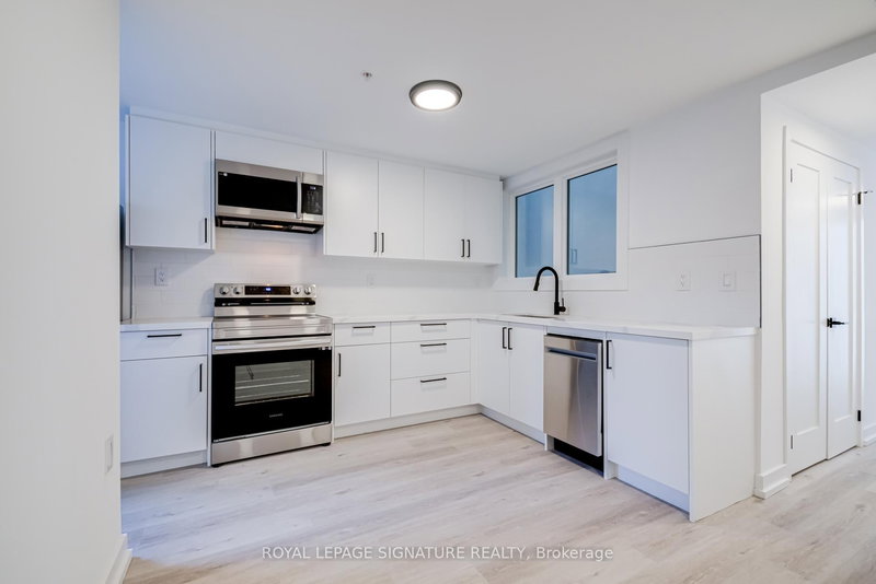 6 - 3039 Dundas St W, Toronto, M6P 1Z5 | Image 3