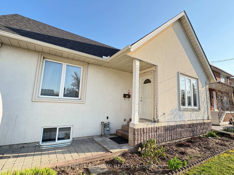 25 Burlingame Rd, Toronto, M8W 1Y7 | Image 2