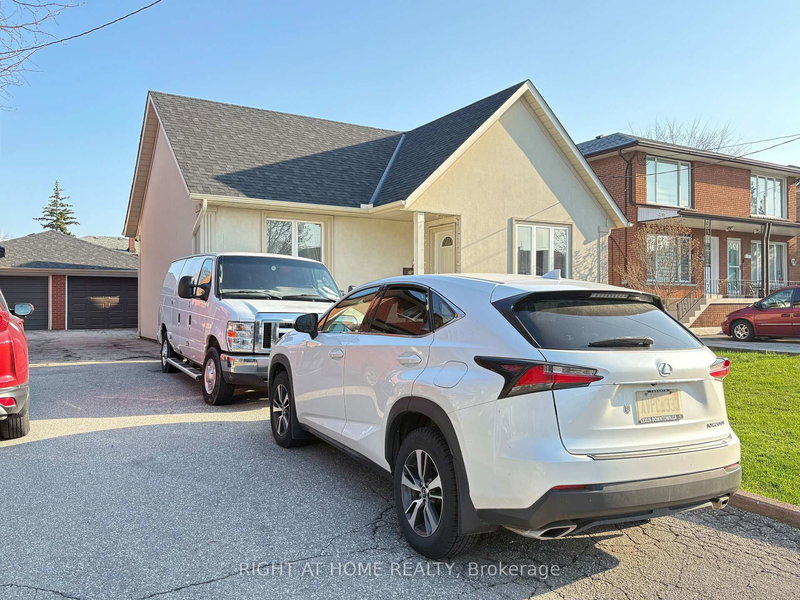 25 Burlingame Rd, Toronto, M8W 1Y7 | Image 3