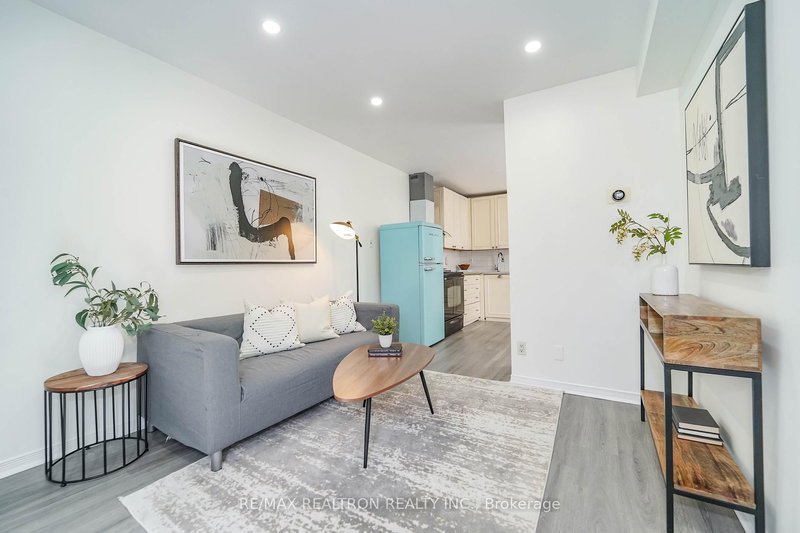 Upper - 47 Greendale Ave, Toronto, M6N 4P4 | Image 2