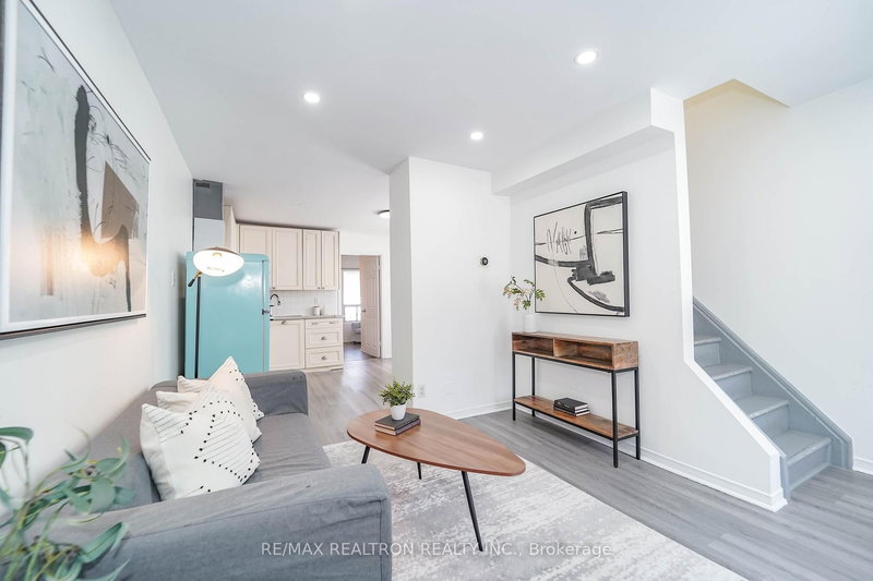 Upper - 47 Greendale Ave, Toronto, M6N 4P4 | Image 3