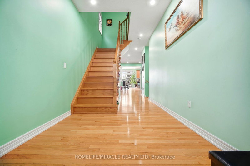 26 GOLDSBORO Rd, Brampton, L6P 3P1 | Image 3