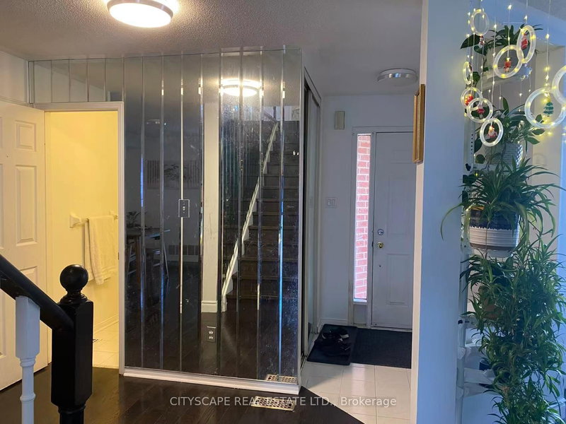 5357 Floral Hill Cres, Mississauga, L5V 1V2 | Image 2