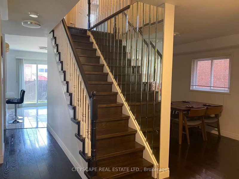 5357 Floral Hill Cres, Mississauga, L5V 1V2 | Image 3