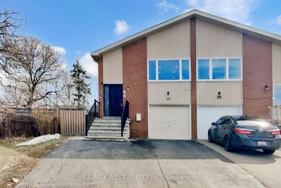 7-bed Semi-Detached · 113 Kingswood Dr
