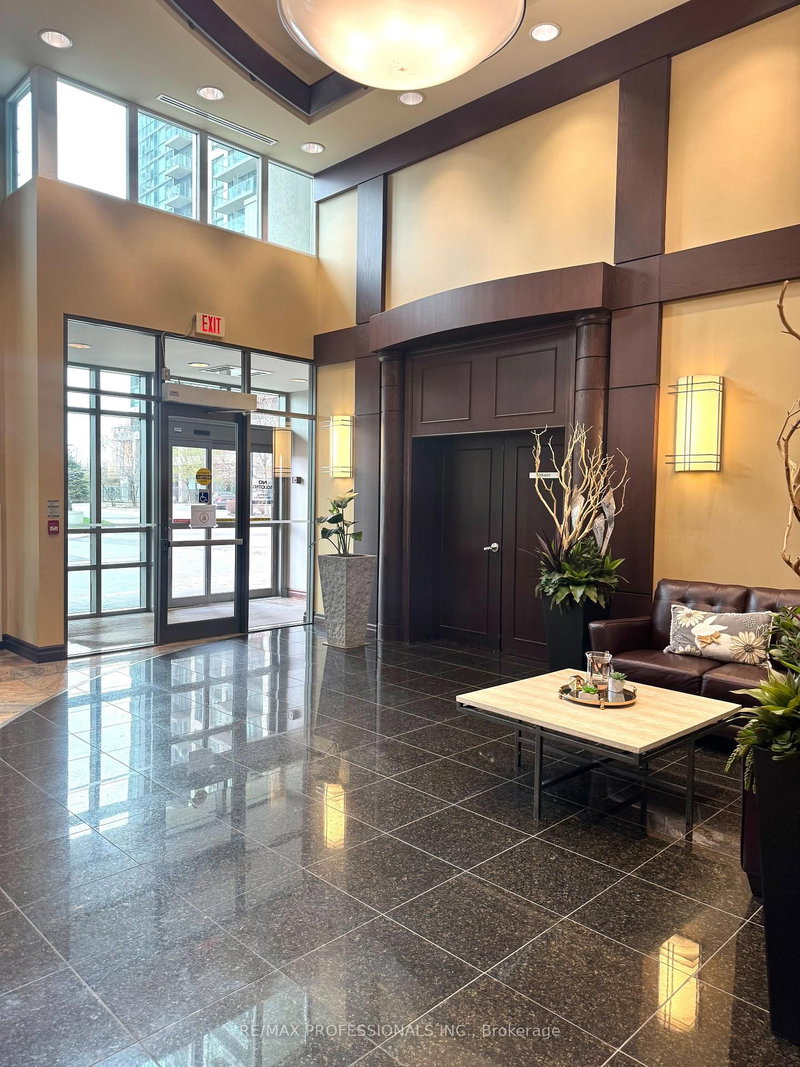 917 - 335 Rathburn Rd W, Mississauga, L5B 0C8 | Image 2