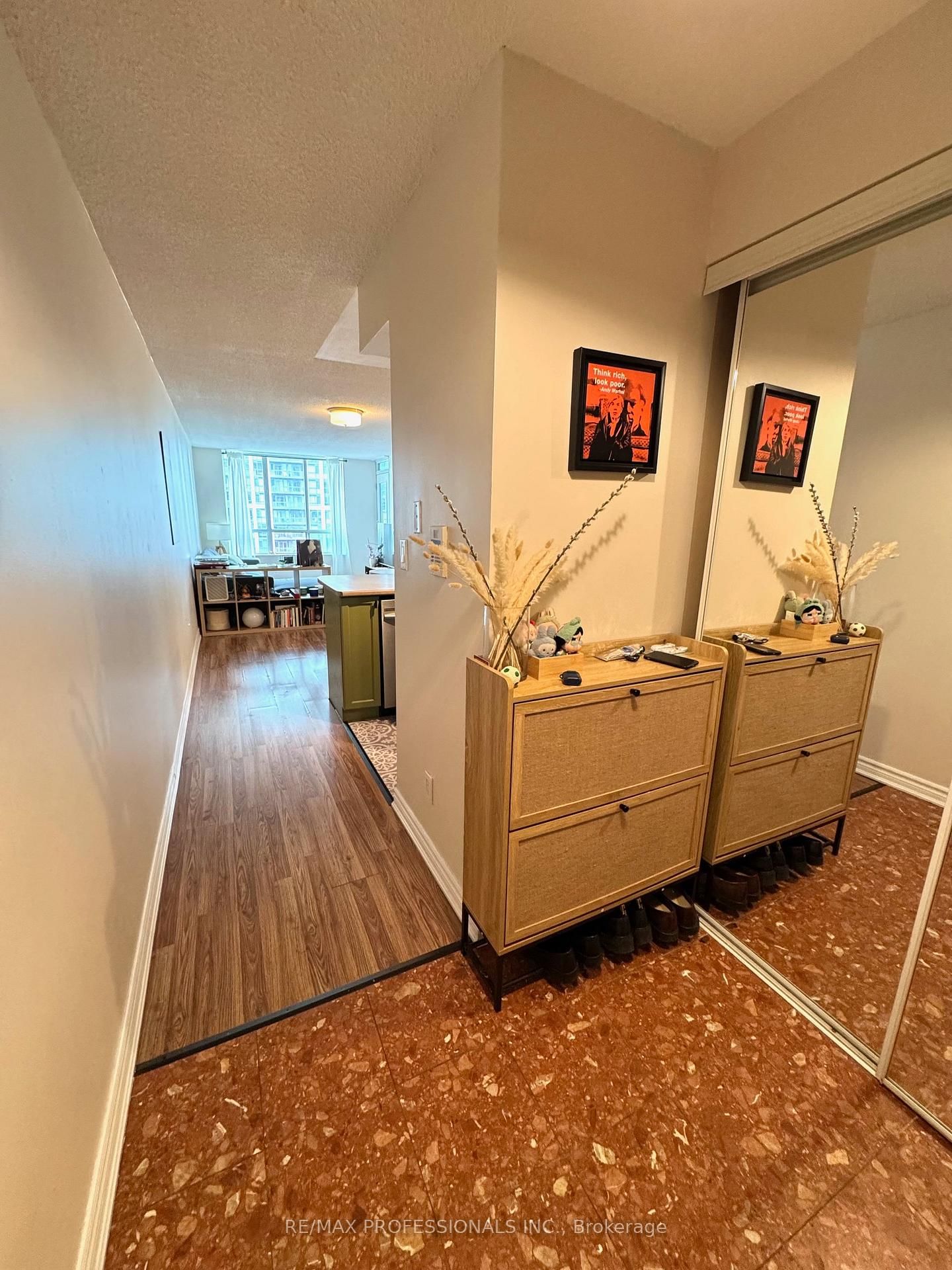 335 Rathburn Road W, Unit 917 - Photo 3