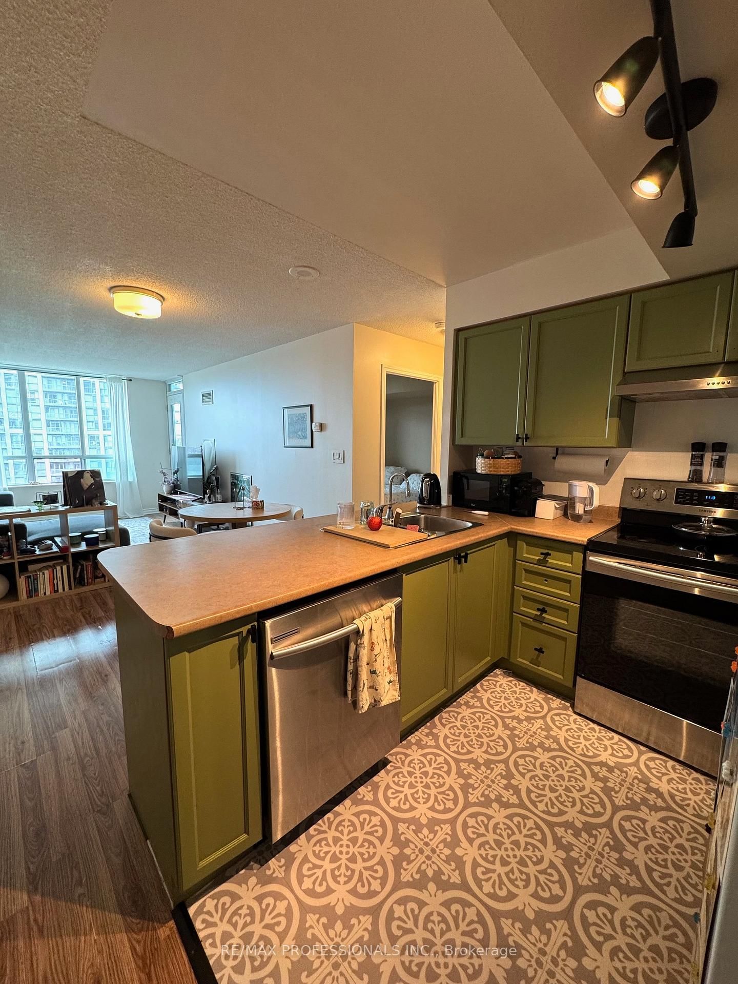 335 Rathburn Road W, Unit 917 - Photo 7