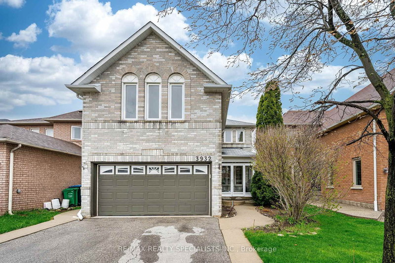3932 Periwinkle Cres, Mississauga, L5N 6W6 | Image 2