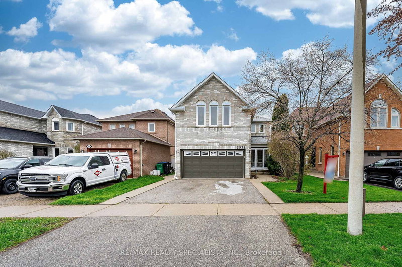 3932 Periwinkle Cres, Mississauga, L5N 6W6 | Image 3