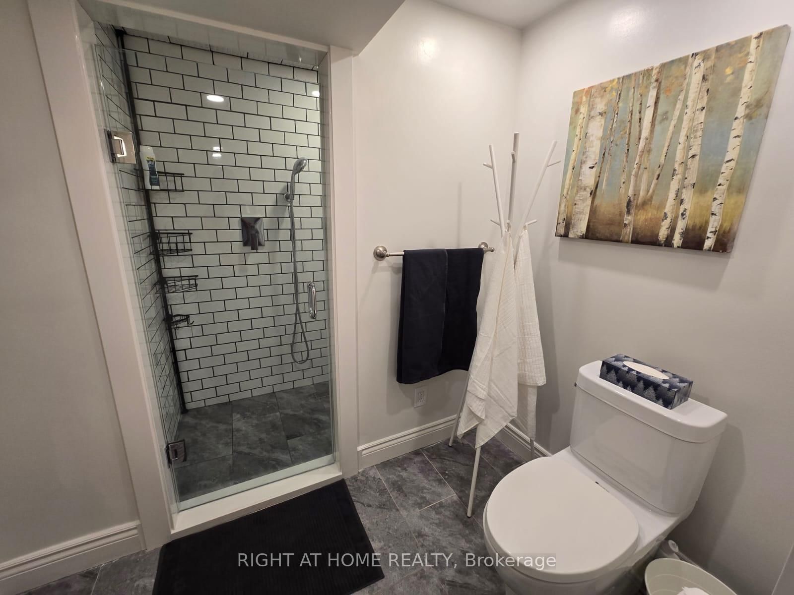 63 Queens Avenue, Unit B - Photo 10