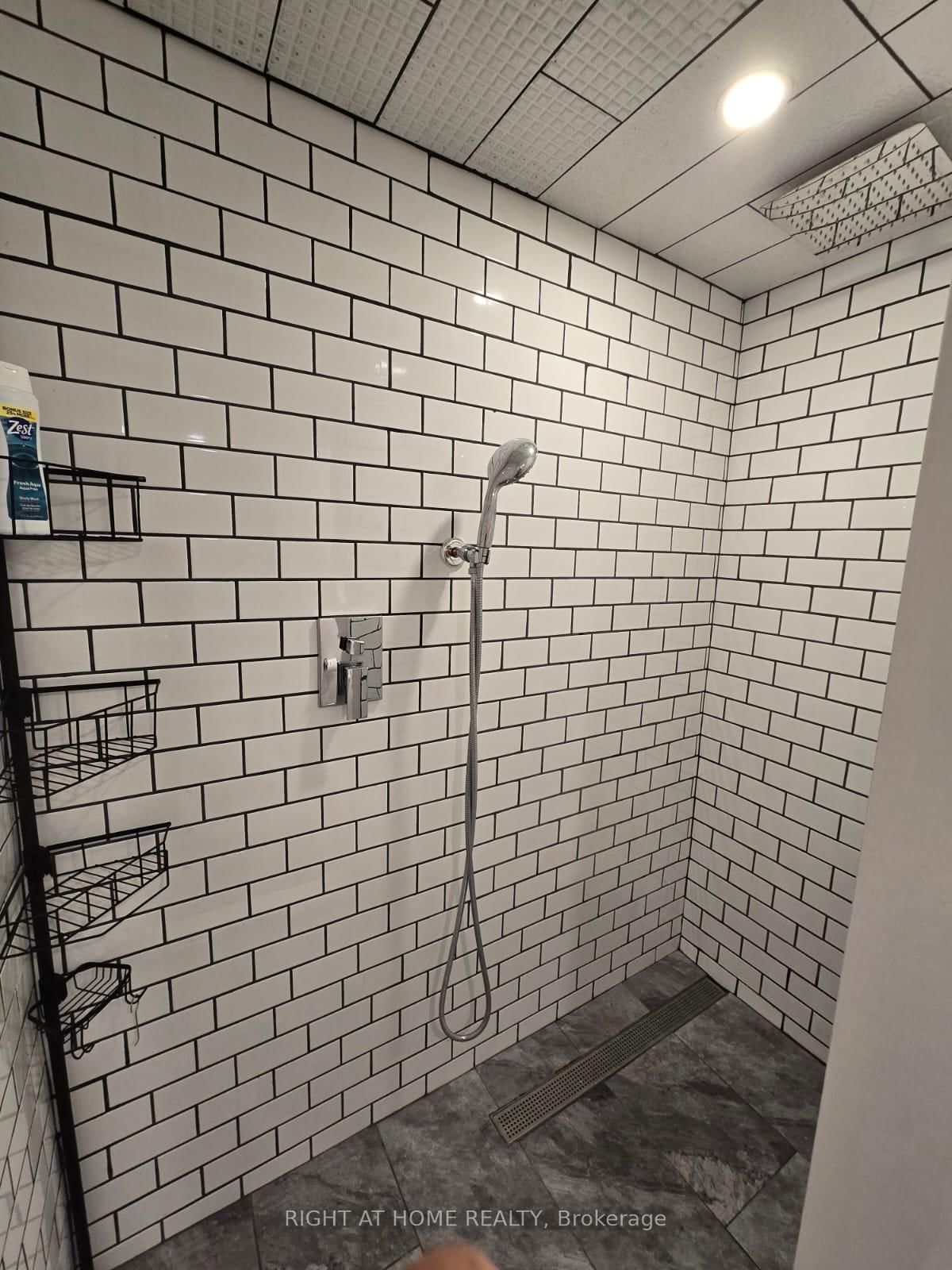 63 Queens Avenue, Unit B - Photo 11