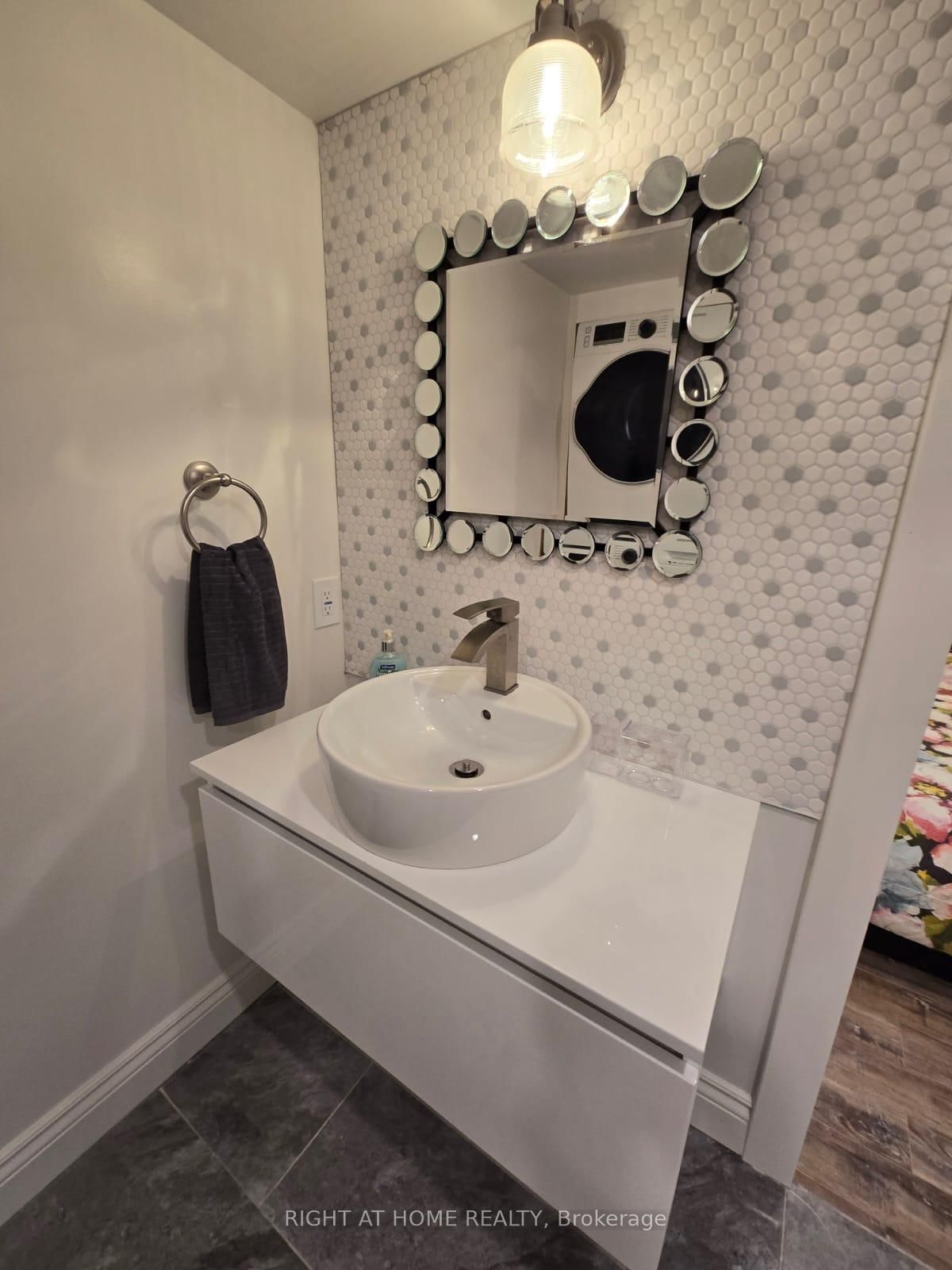 63 Queens Avenue, Unit B - Photo 12