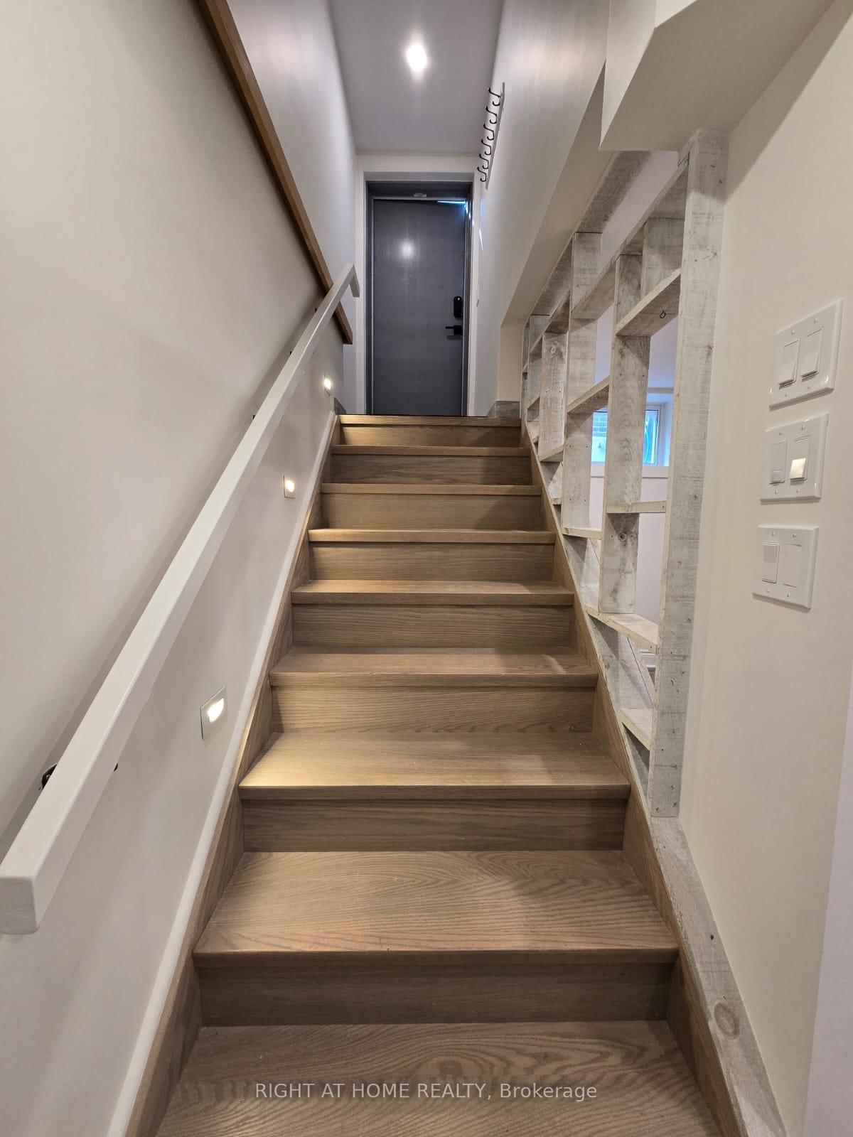 63 Queens Avenue, Unit B - Photo 2