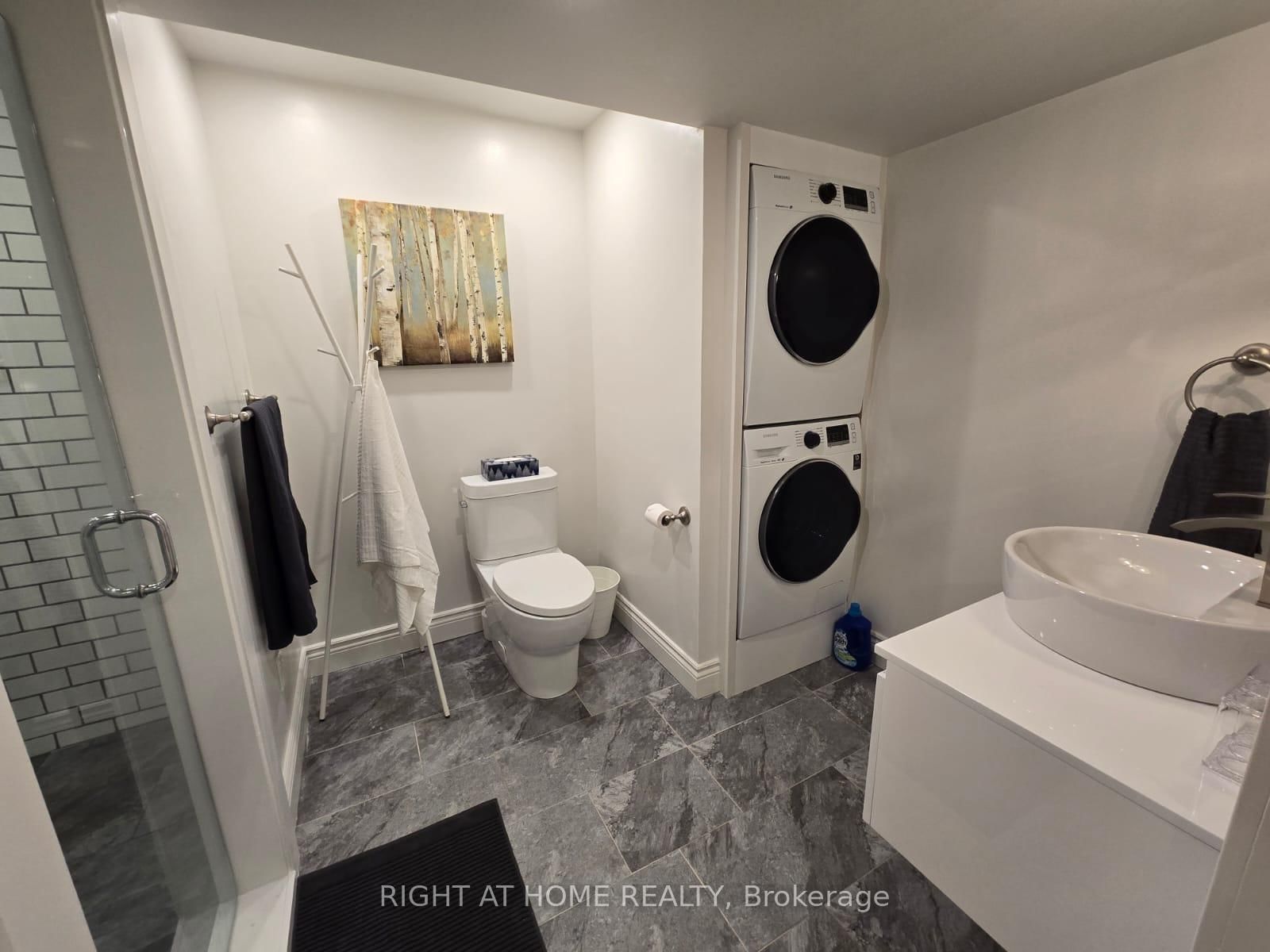 63 Queens Avenue, Unit B - Photo 7