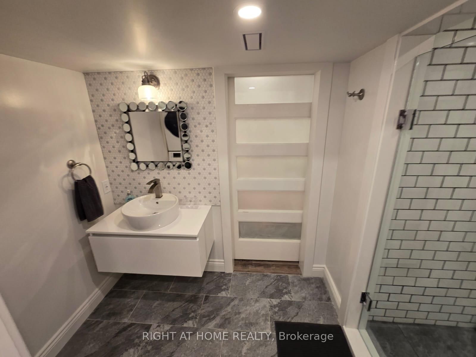 63 Queens Avenue, Unit B - Photo 8