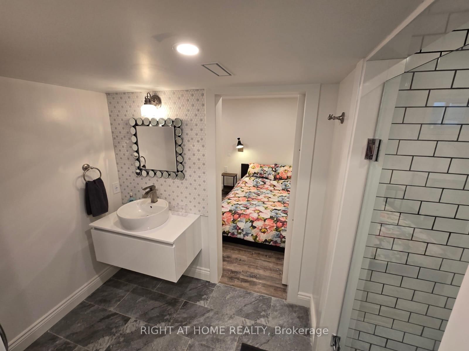 63 Queens Avenue, Unit B - Photo 9