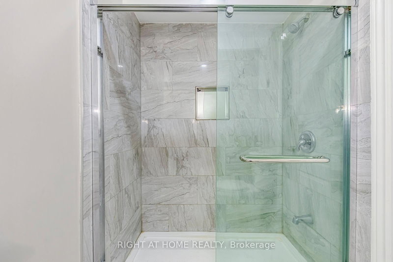 lower - 99 Masters Green Cres, Brampton, L7A 3K3 | Image 2