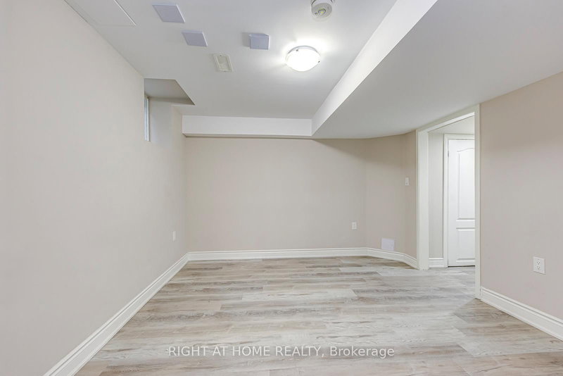 lower - 99 Masters Green Cres, Brampton, L7A 3K3 | Image 3