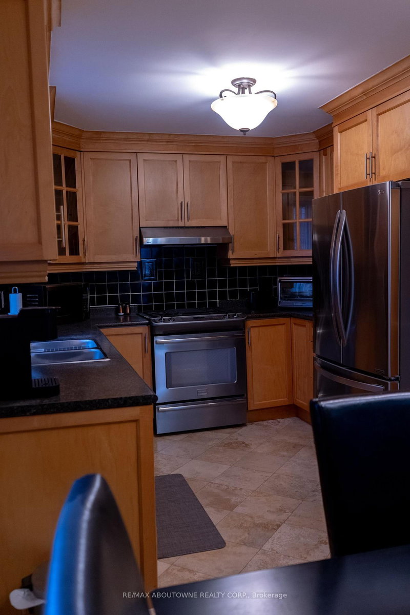 283 Lanor Ave, Toronto, M8W 2R1 | Image 3