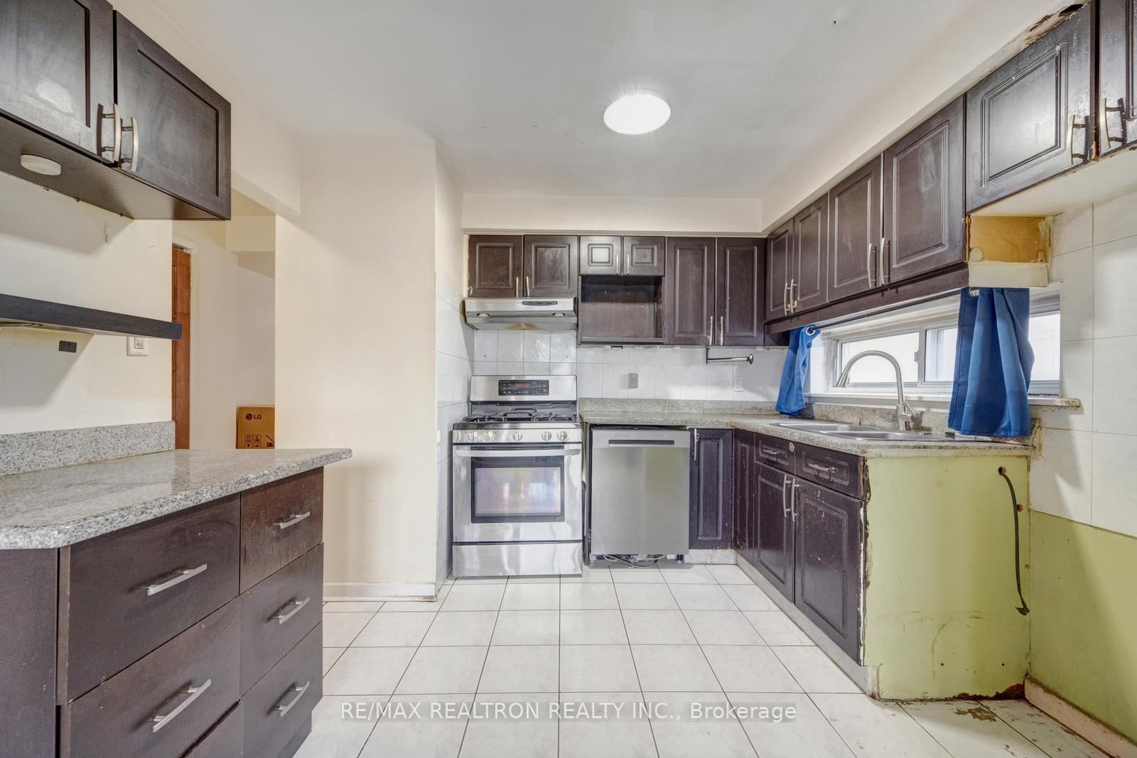 250 John Garland Boulevard • #106 • Toronto, ON photo 11