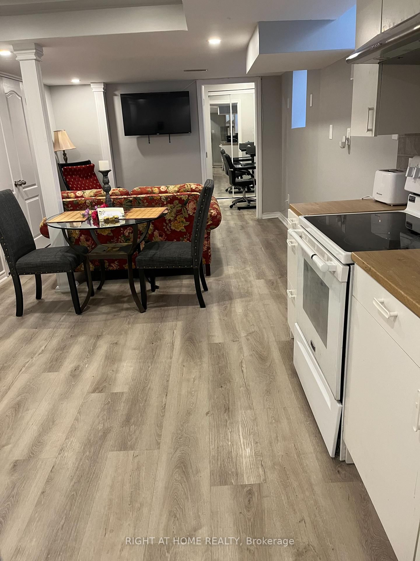 27 Dills Crescent E, Unit BASEMENT - Photo 5