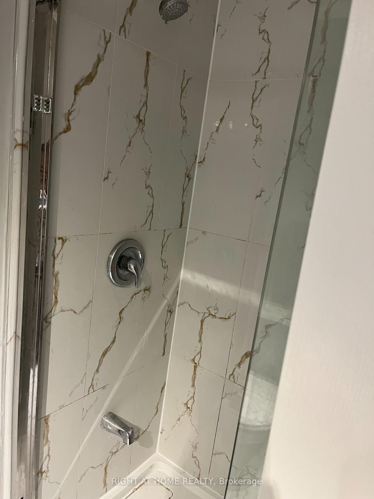 27 Dills Crescent E, Unit BASEMENT - Photo 8