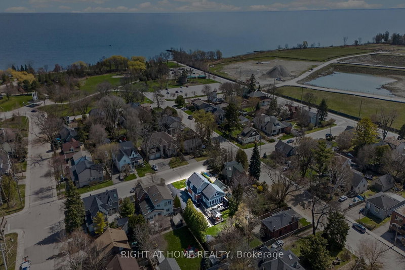 46 Bay St, Mississauga, L5H 1C3 | Image 2