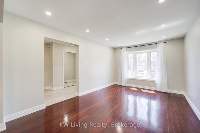 2173 Margot St, Oakville, L6H 3M5 | Image 2