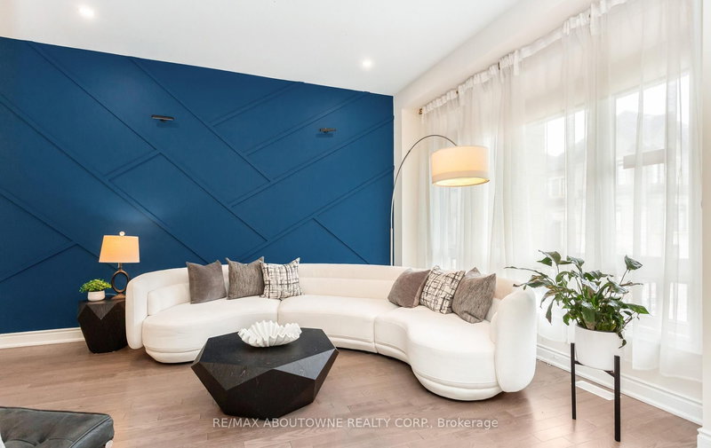 3294 Millicent Ave, Oakville, L6M 4P5 | Image 3