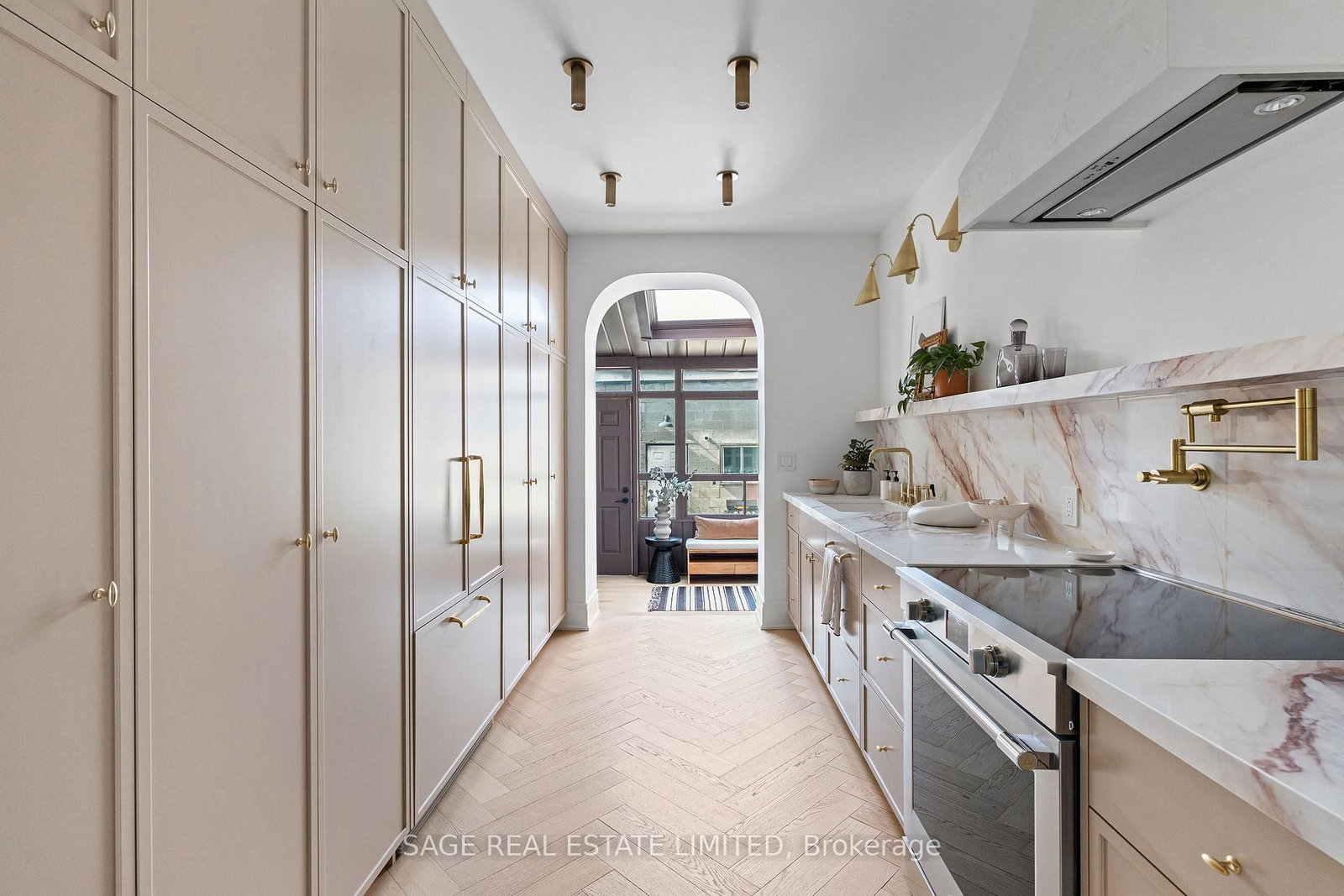 138 Lappin Avenue - Photo 9