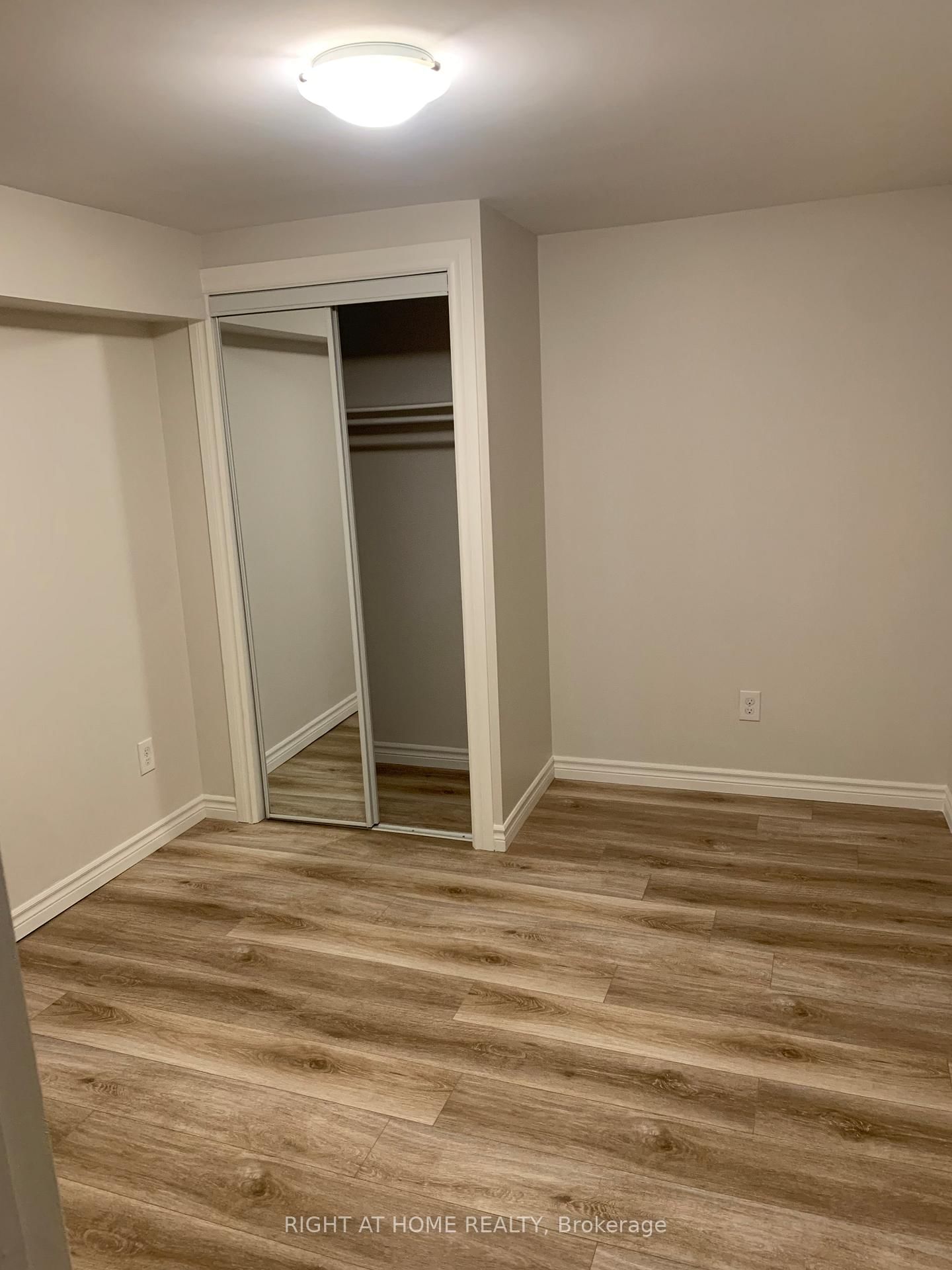 701 THE QUEENSWAY Avenue - Photo 5