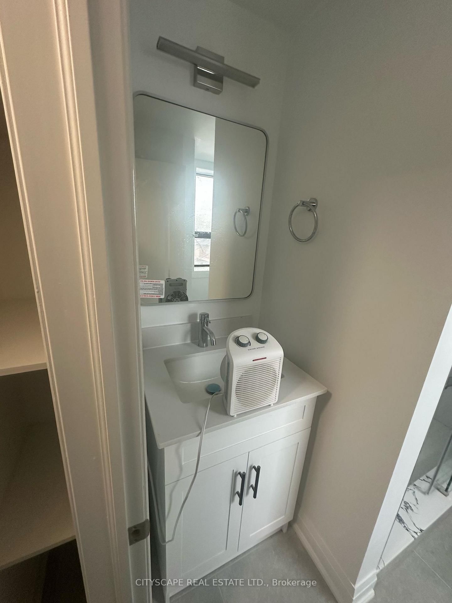 1710 St Clair Avenue W, Unit Unit 1 - Photo 19