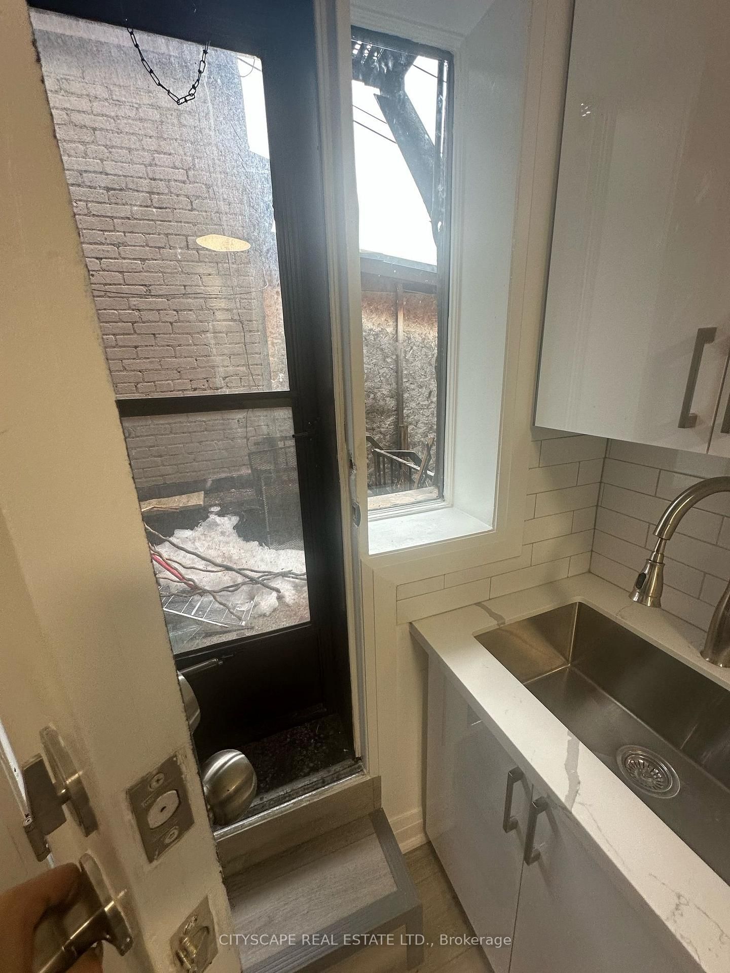 1710 St Clair Avenue W, Unit Unit 1 - Photo 9